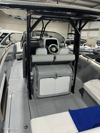 Invictus Yachts TT 280 - 5