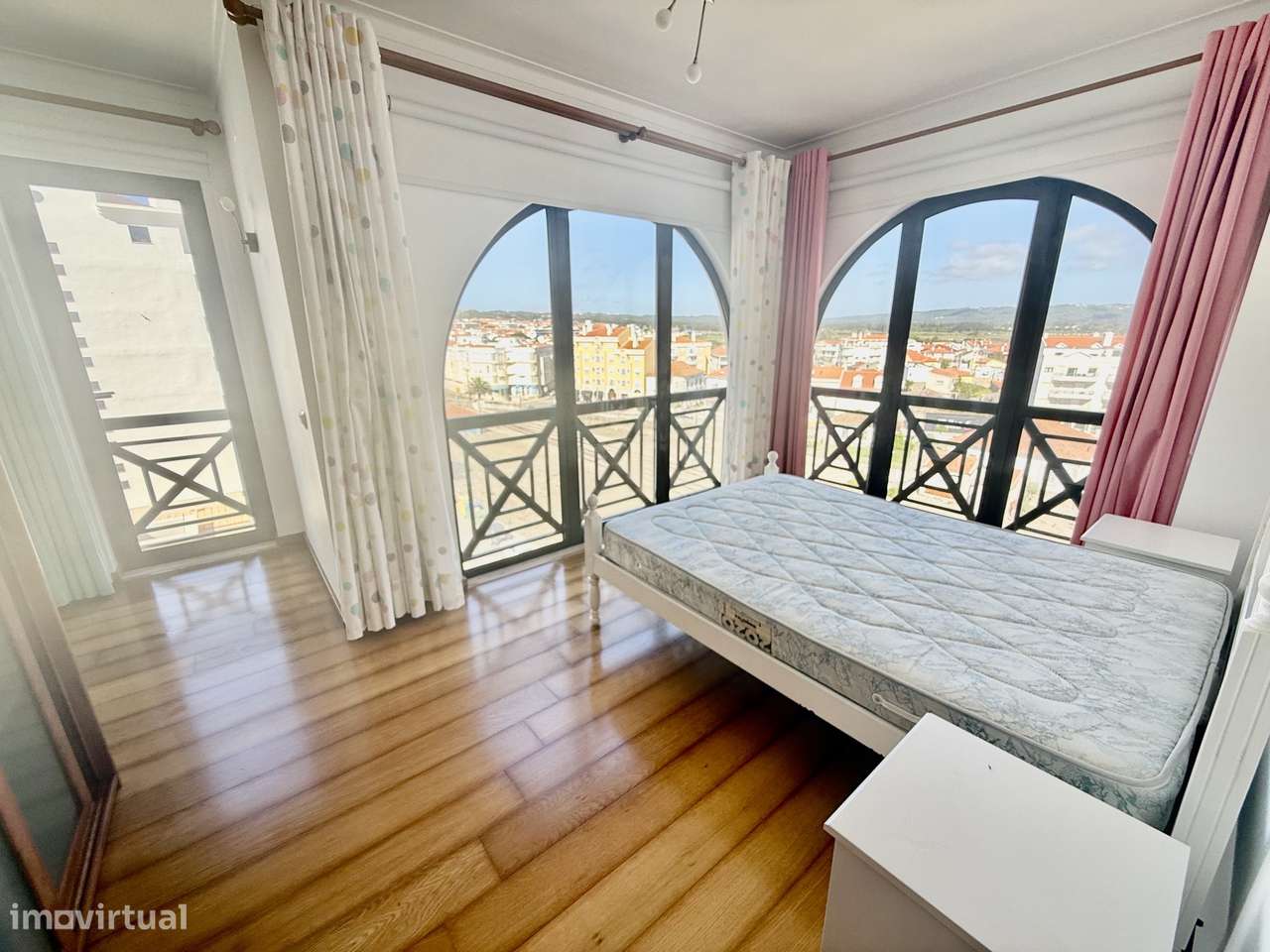 Apartamento T2 com varanda e garagem - vista praia, São Martinho Porto-9