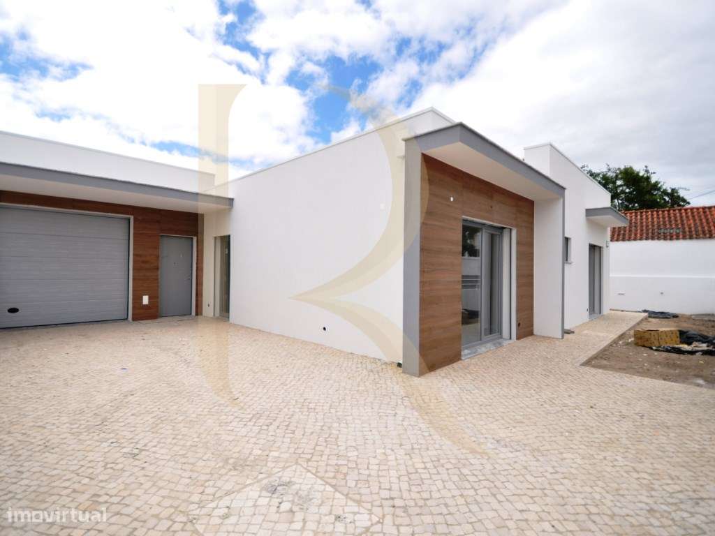 Moradia geminada térrea nova com piscina e garagem em Brejos de Aze... - Grande imagem: 2/25