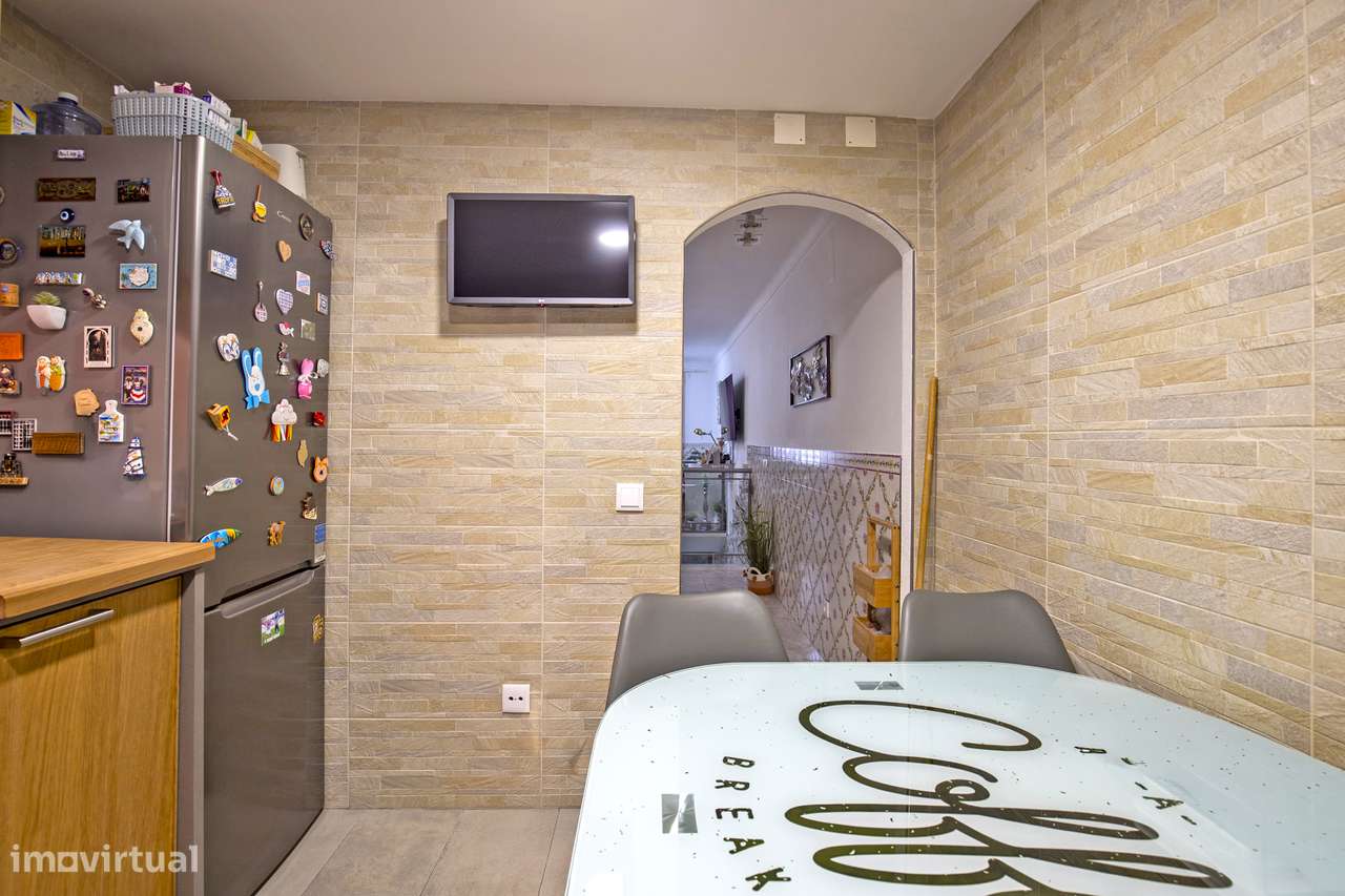 Prédio T2 na vila de Sesimbra a poucos metros da praia-10