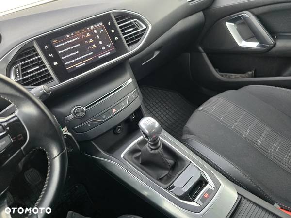 Peugeot 308 1.2 PureTech Allure S&S - 8