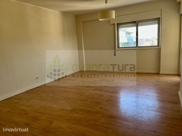 Apartamento T3 com Varanda e vistas desafogadas | Santa Luzia | Par...-0