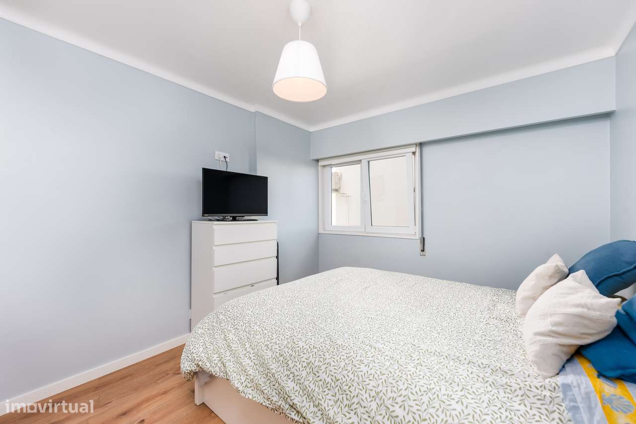Apartamento 3 assoalhadas | Remodelado | Arrecadação | 5m do Metro-17