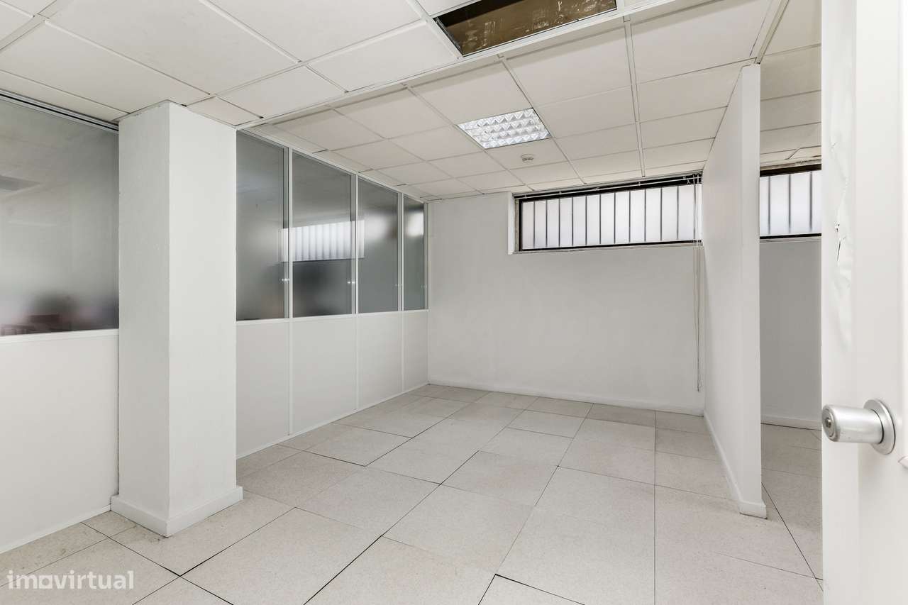 Espaço comercial 550 m² | Escritório + Loja + Armazém | Dois acessos-24