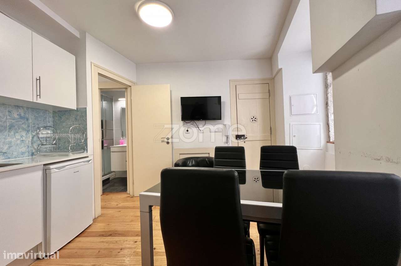 Prédio com 4 apartamentos e uma loja em Santa Catarina - Lisboa-26