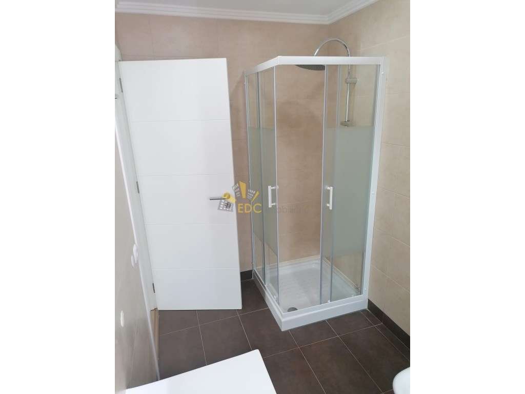 Moradia V3+1 Totalmente Remodelada no Centro da Ericeira e com vist...-19