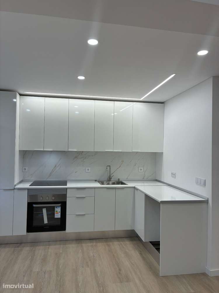 Apartamento T4 em Barreiro com Excelente Localização-27