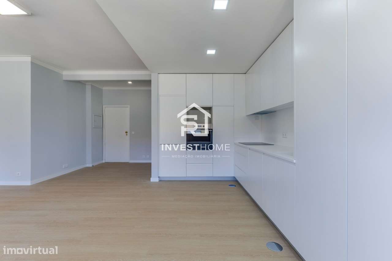 Apartamento T2+1 | Renovado | Boas Áreas | Varanda | 2 Lugares Garagem-15