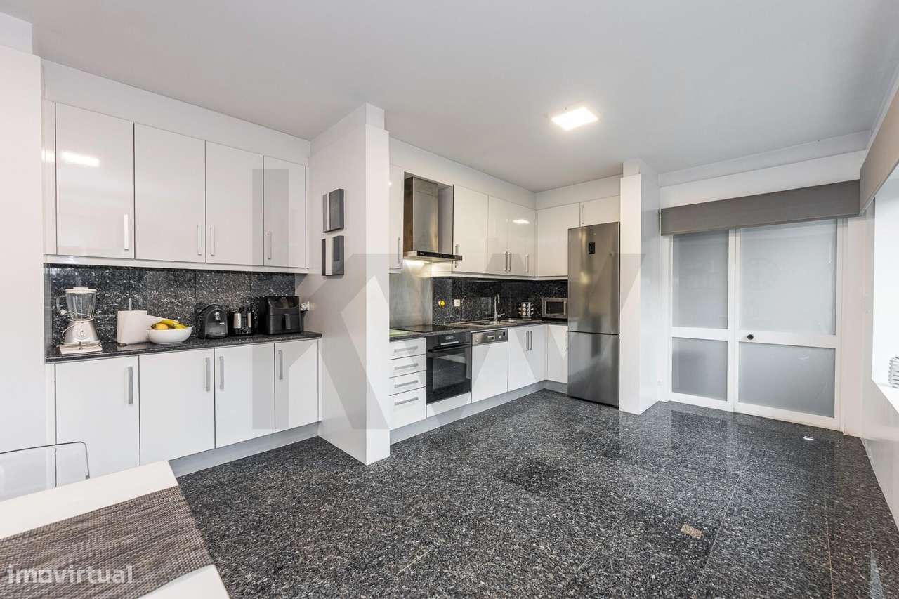 Excelente T5  em Condominio Fechado a Marechal Gomes da Costa, Porto-28