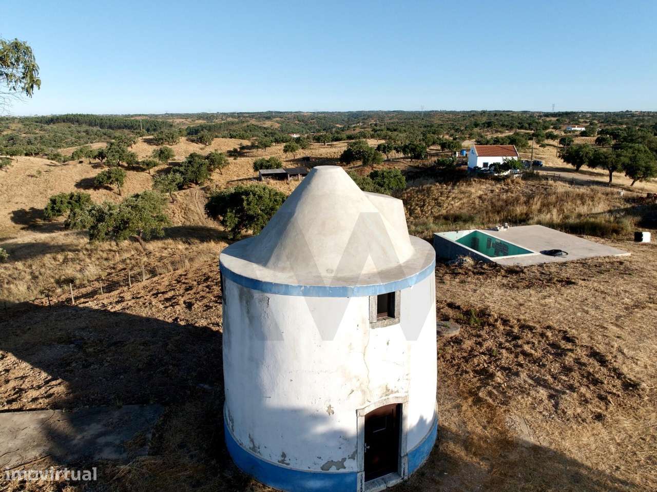 Monte - Piscina e Moinho em São Bartolomeu da Serra - Onde o Tempo Abr - Grande imagem: 2/35