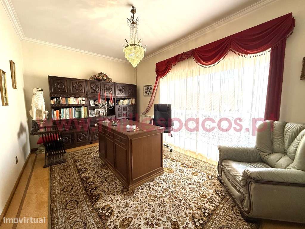 Moradia V6 com Garagem Centro da Cidade-40