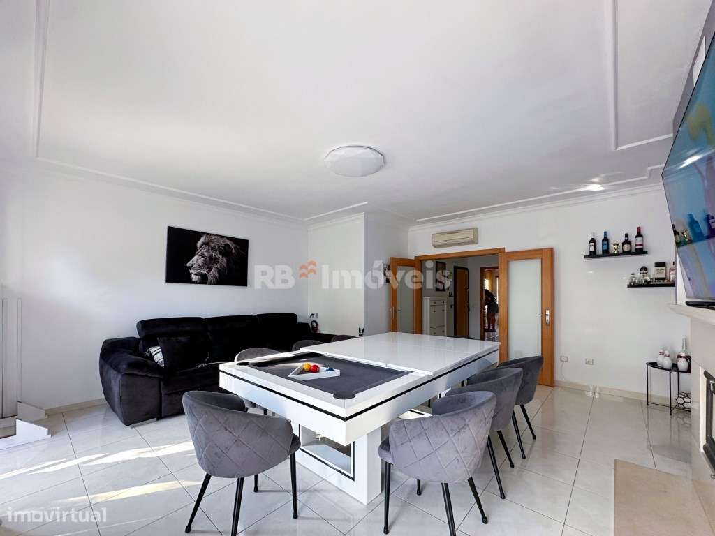Apartamento T3 c/ Garagem, Sótão e 2 Varandas - Santarém-19