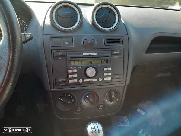 Ford Fiesta 1.4 TDCI Van IVA dedutível - 5