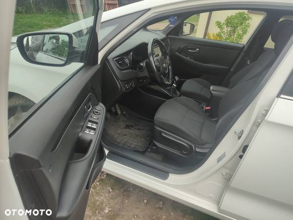 Kia Carens 1.7 CRDi M 7os - 9