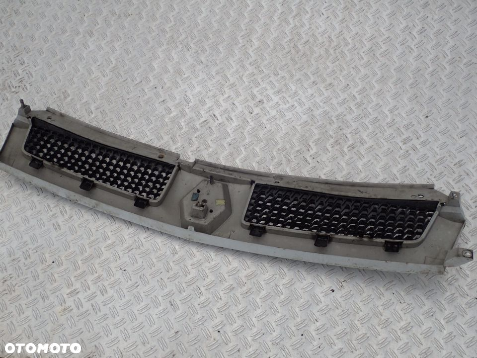 GRILL RENAULT TRAFIC 01-06 RADOM - 2