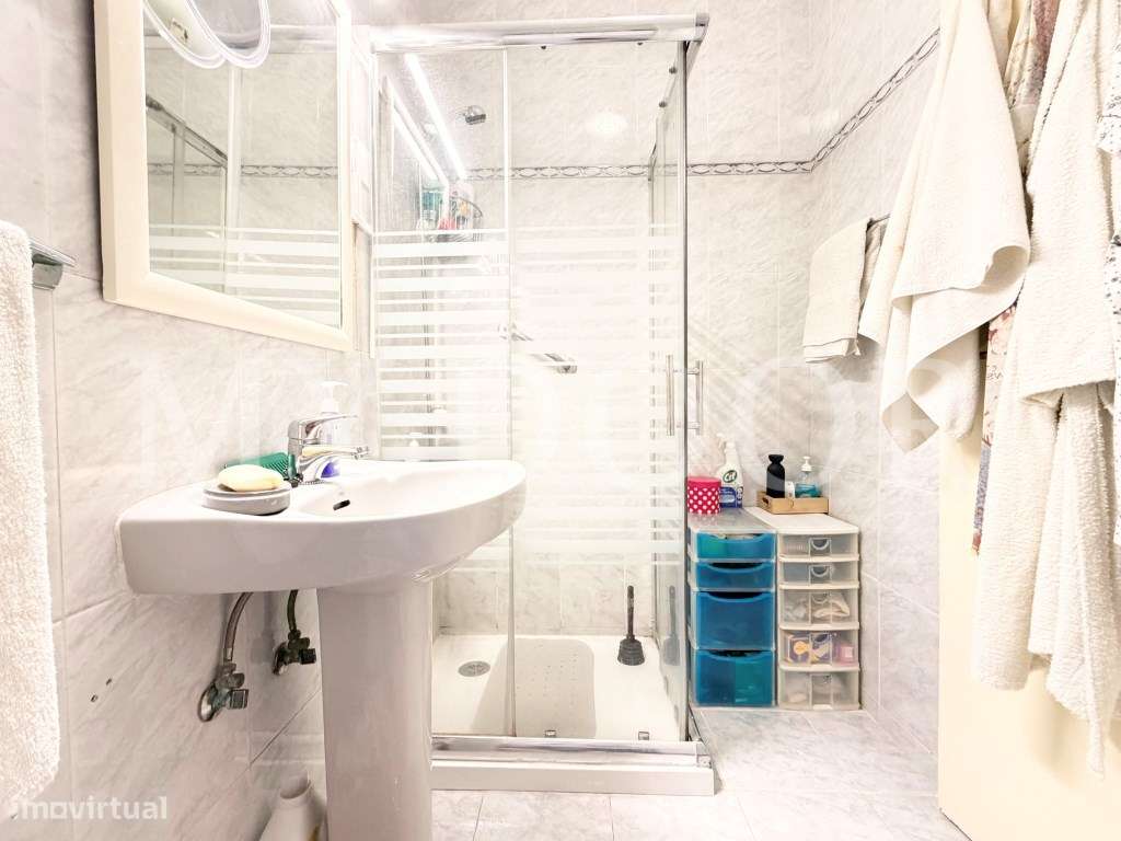 Apartamento T1 em Moscavide - 1º andar c/ Pequeno Espaço Exterior-29