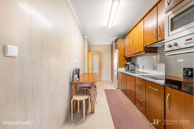 Apartamento T4 Recuado Centro de Felgueiras-7