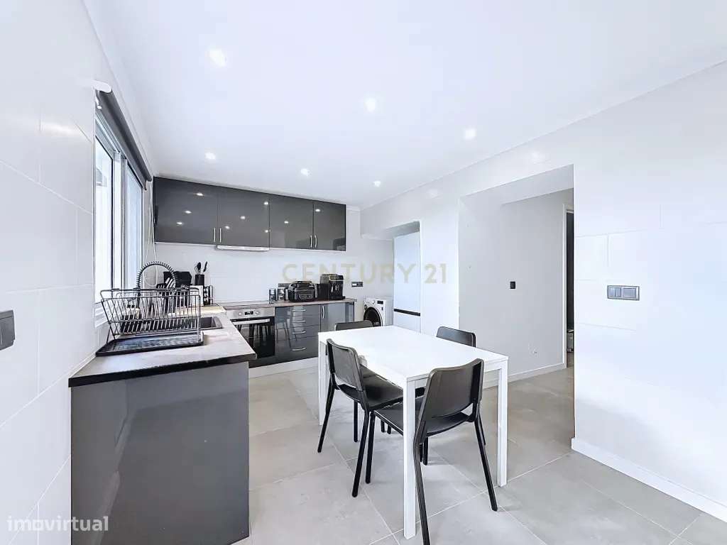 Moradia Totalmente Reconstruída – Relva, Ponta Delgada - Grande imagem: 4/16