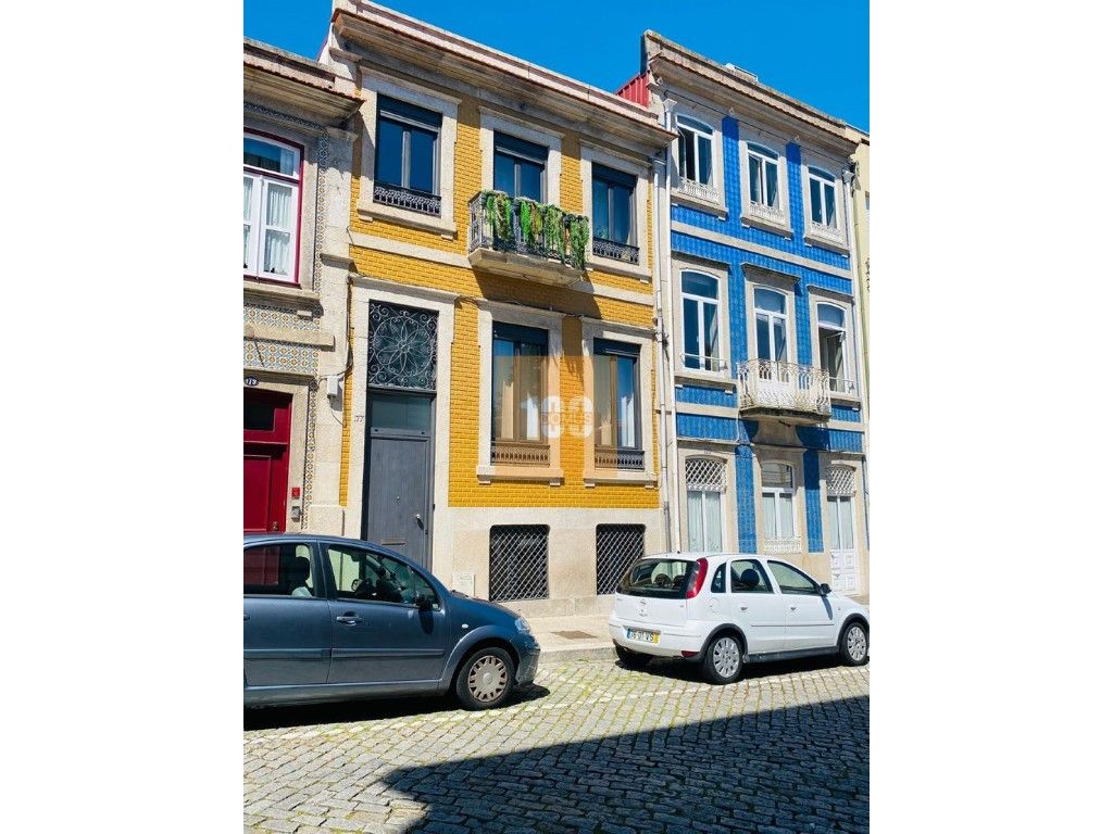 Moradia com jardim na Baixa do Porto