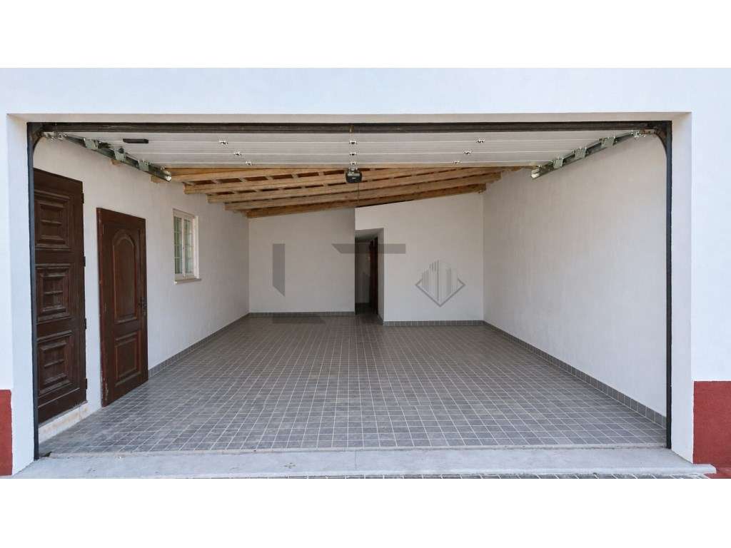 Quinta com 2 Moradias, 2 Campos de Ténis e Piscina, para Venda em P...-38