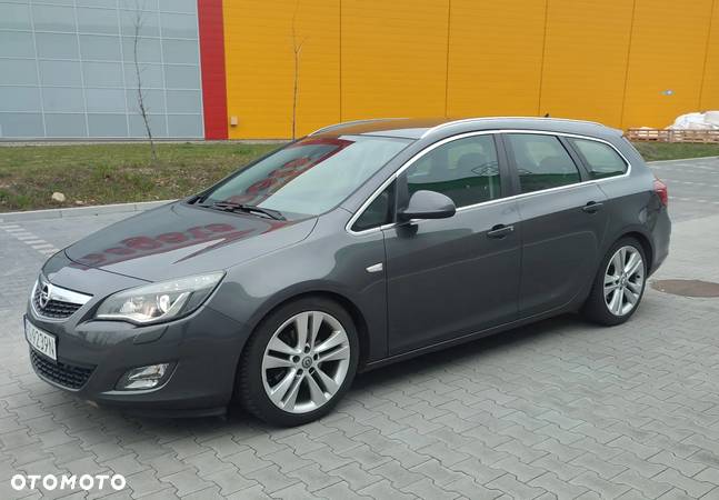 Opel Astra 1.6 Turbo Sports Tourer - 1