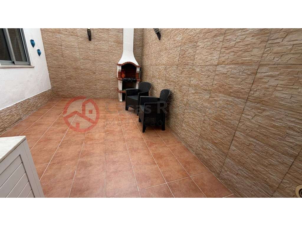 Apartamento T2 com logradouro e churrasqueira na Cova da Piedade, A...-4