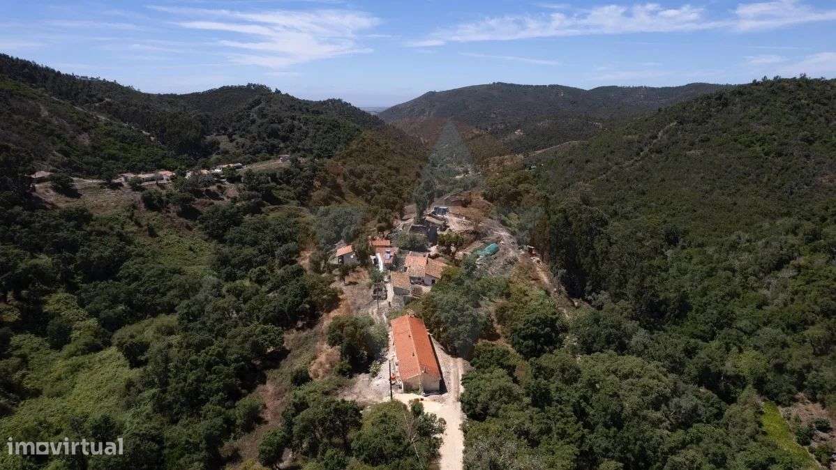Aldeia Serrana perto de Aljezur - Grande imagem: 4/26