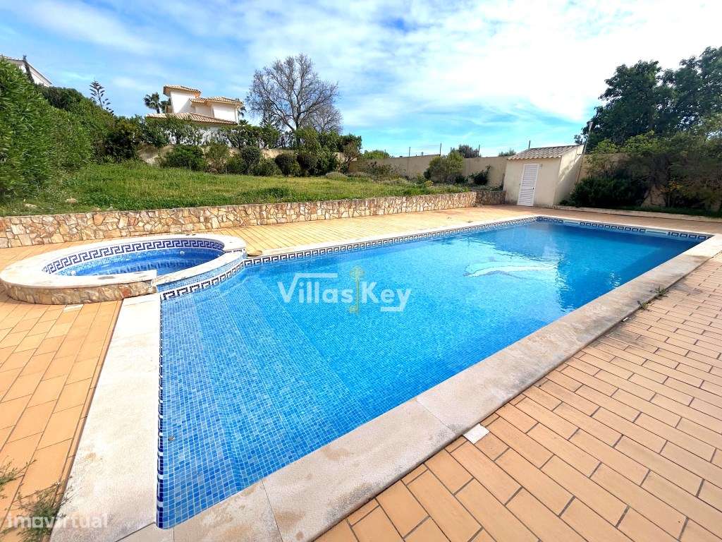 Vivenda com piscina e grande jardim na Praia da Luz,Lagos,Algarve,P... - Grande imagem: 5/40