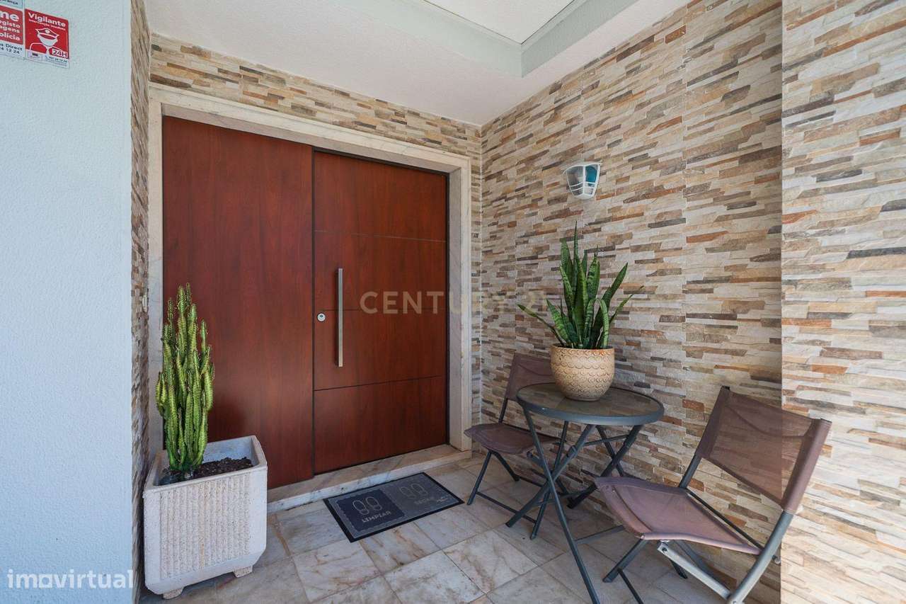 Moradia T4 com piscina-21