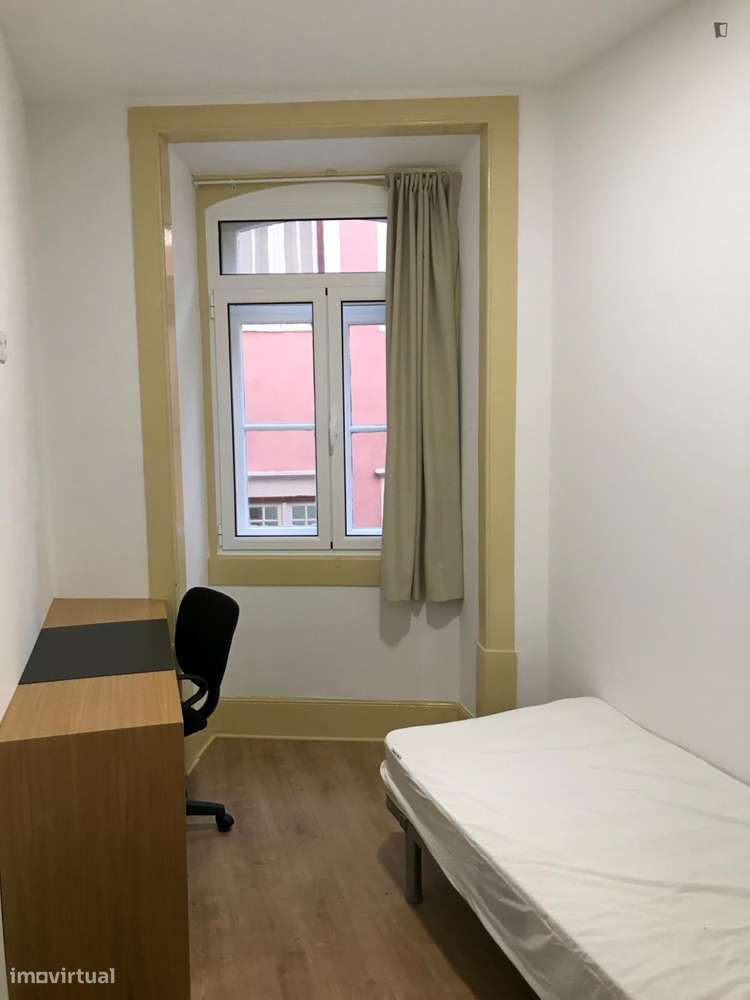Quarto - localizado em Baixa Coimbra - Grande imagem: 2/6