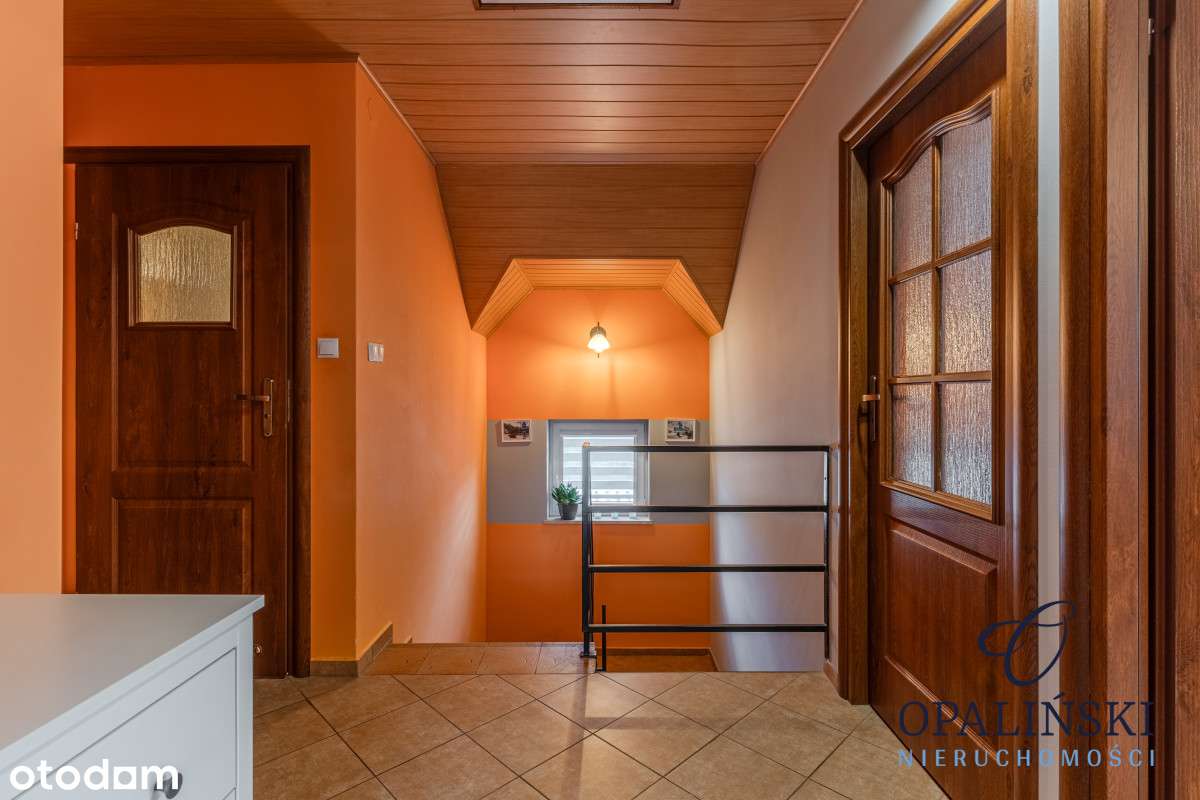 Dom z ogrodem i garażem umeblowany i wyposażony-16