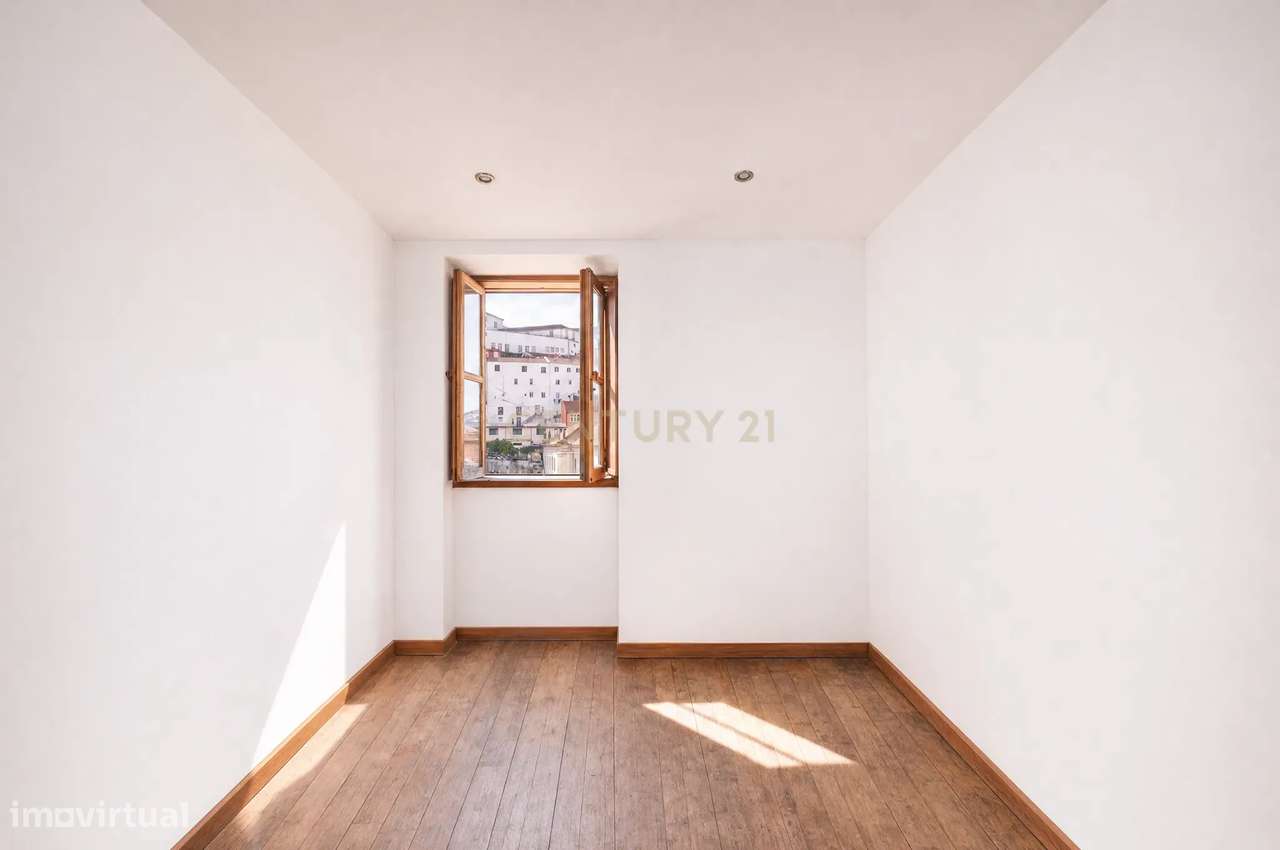 Prédio renovado na Rua de Montarroio — Coimbra-7
