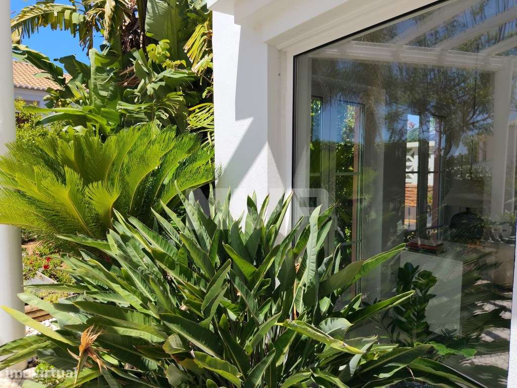 Moradia V3+1 com jardim em zona tranquila de Albufeira-12