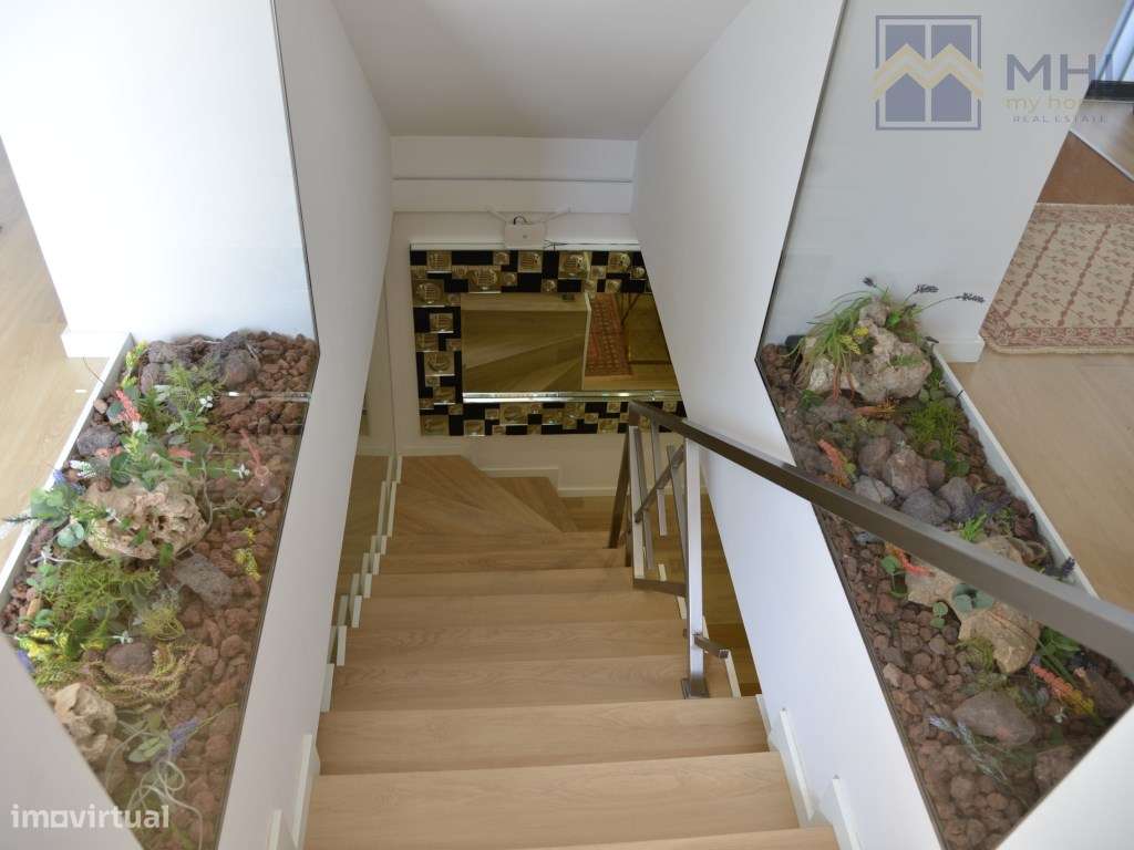 Excelente moradia Bifamiliar T3, a 100 metros da praia em Canidelo-44