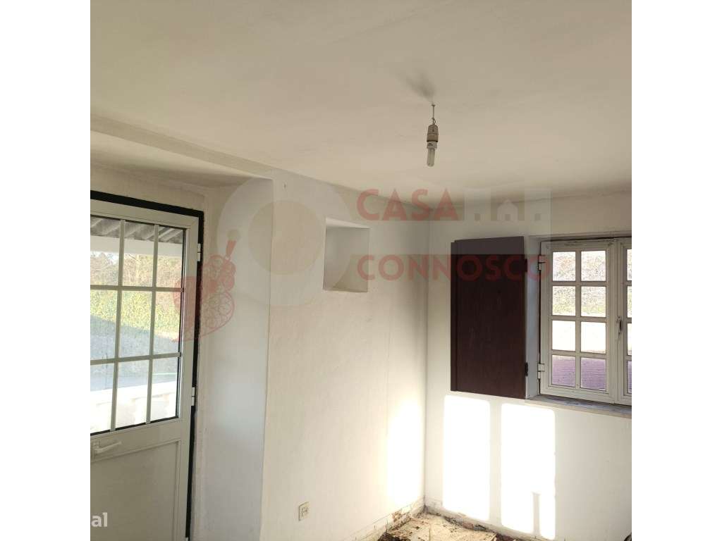 T2 no centro de Assafarge com terraço e vistas de campo - Grande imagem: 2/5