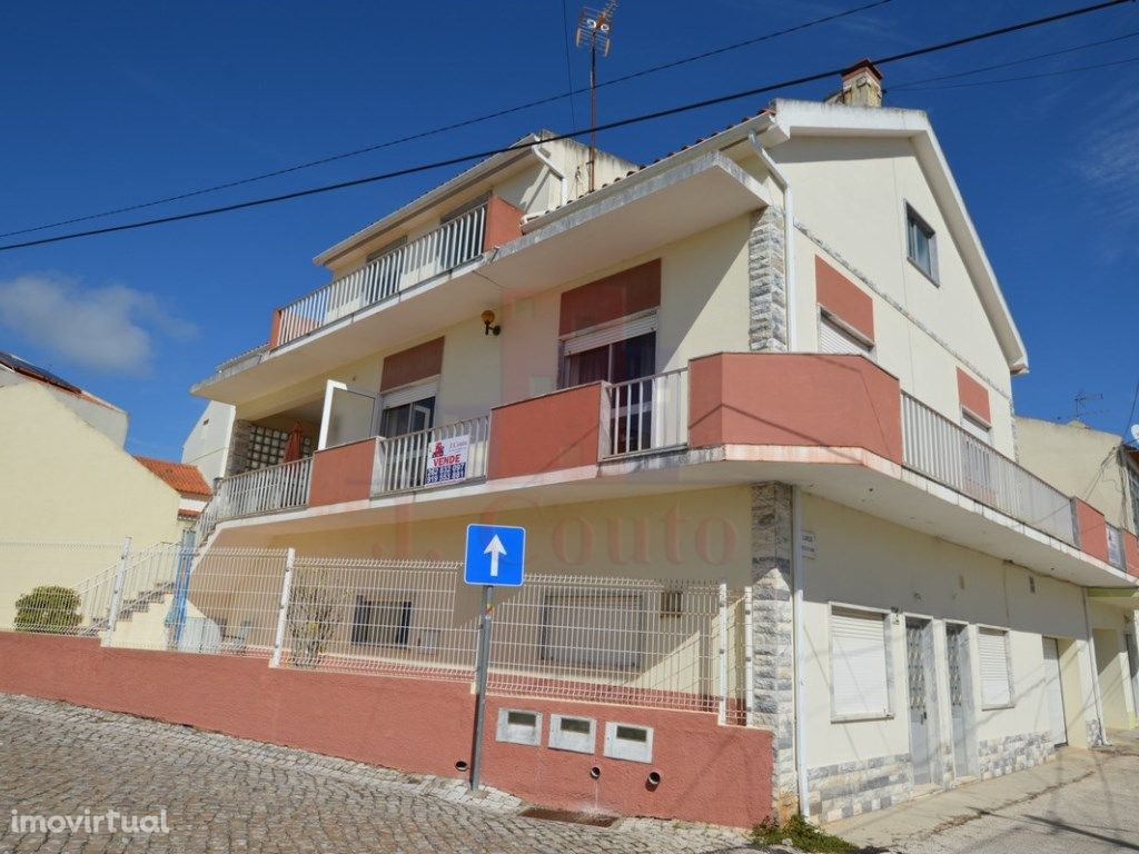 Moradia com 2 Apartamentos a 5 minutos da praia