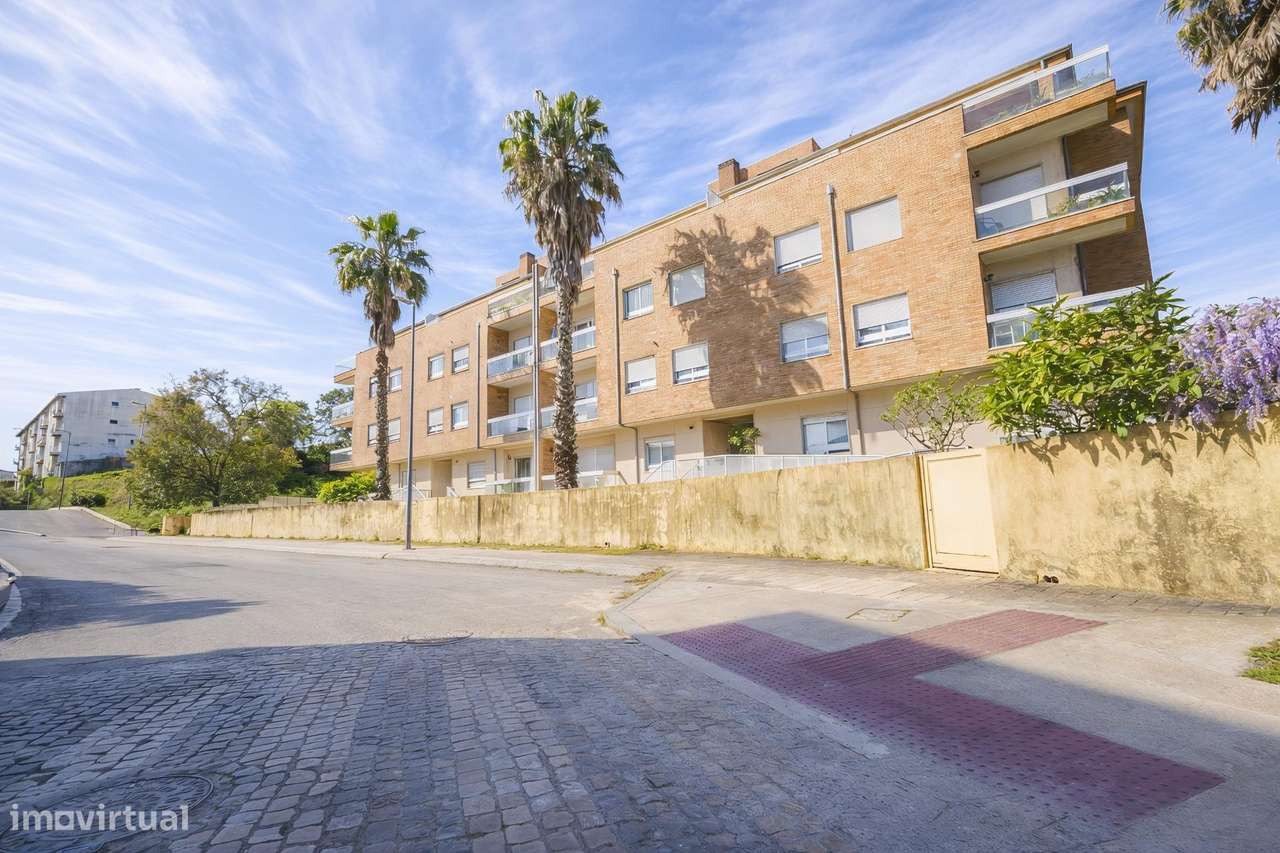 Apartamento T2 RENOVADO com Varanda e Garagem Box – Ermesinde-32