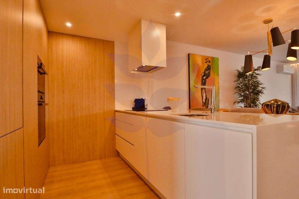 Vende-se T3 Duplex - Condominio Fechado - Como Novo - Empreendimento V-16