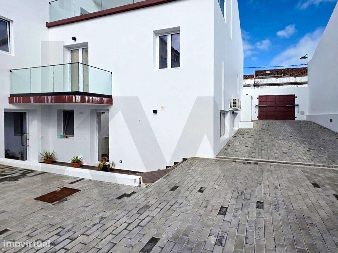 T2 moderno e totalmente renovado no centro de Ponta Delgada – amplo, l - Grande imagem: 2/18