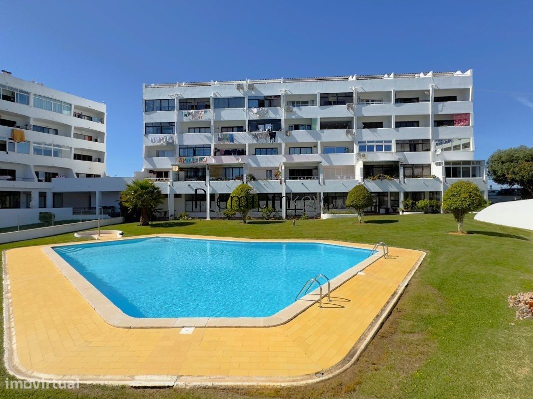 Apartamento T2 c/ Piscina p/ Venda em Albufeira, Algarve