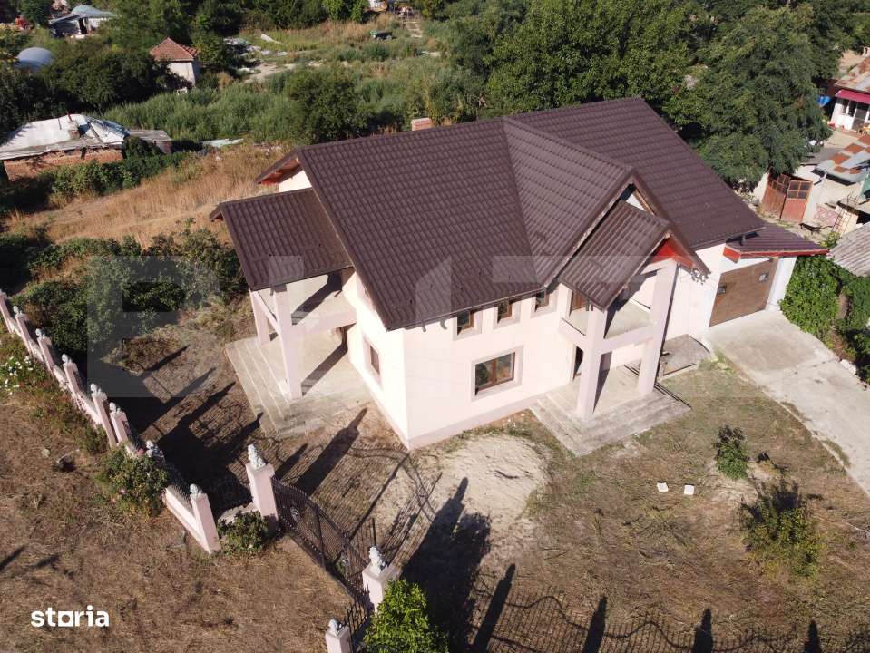 Casa la rosu, de vanzare, 250 mp, zona Slobozia Moara - Imagine principală: 5/19