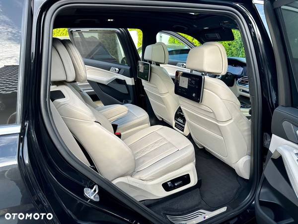 BMW X7 M50d - 24