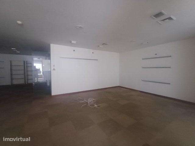 Estabelecimento Comercial no Bonfim — Porto - Grande imagem: 4/8