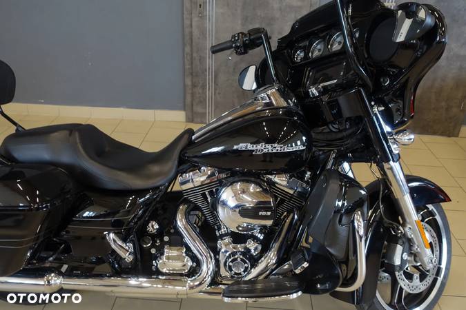 Harley-Davidson Touring Street Glide - 4