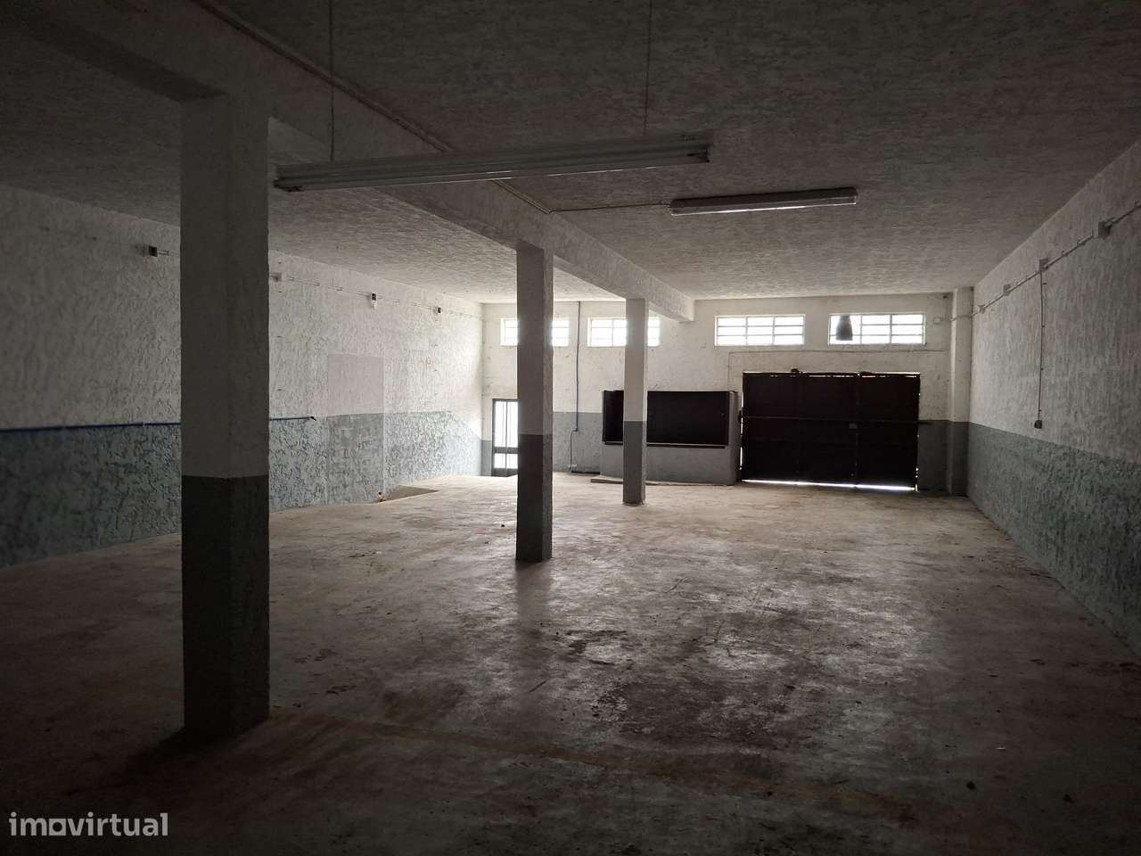 Alugo Pavilhão Industrial com 436 m² - Grande imagem: 4/7