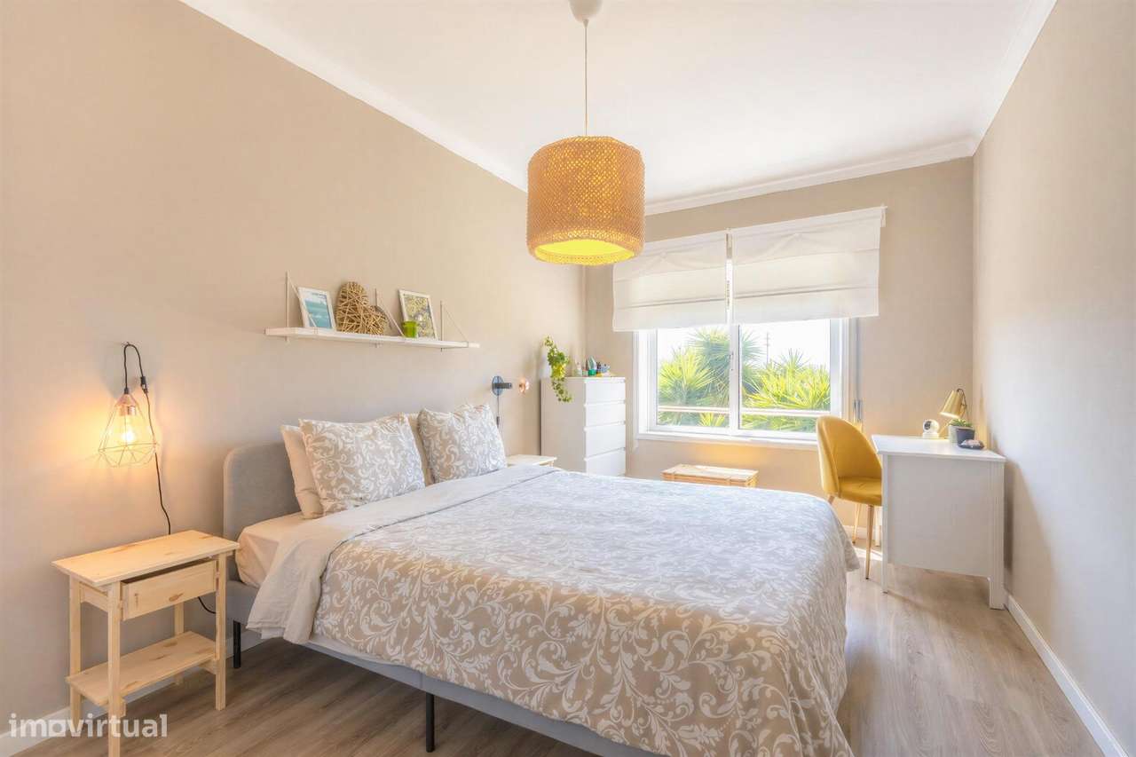 Apartamento T2 com Varanda — Excelente Localização junto ao Metro-13