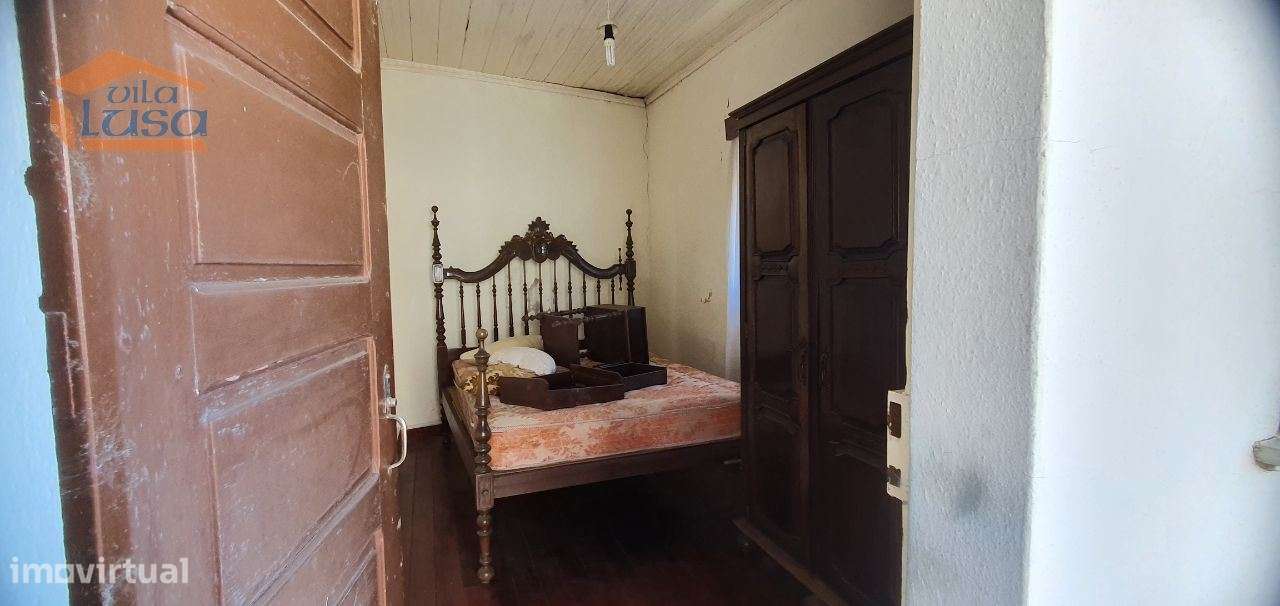 Duas casas numa Aldeia vinhateira - Grande imagem: 5/12