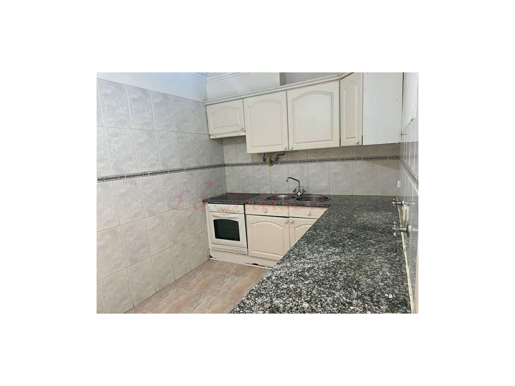 Apartamento T2 na Tapada das Mercês-5