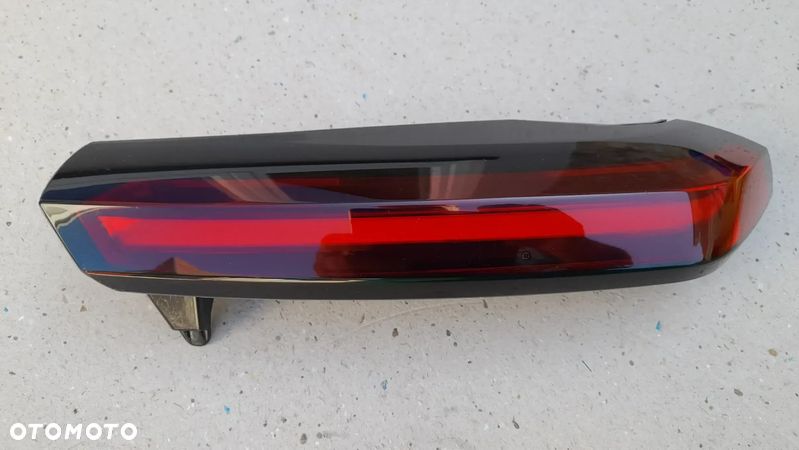 Citroen C4 III LAMPA PRAWA TYLNA TYŁ 9831120580 - 1