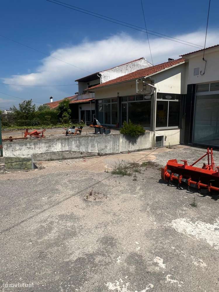 Imóvel com Diversas Possibilidades de Desenvolvimento em Alburitel-8